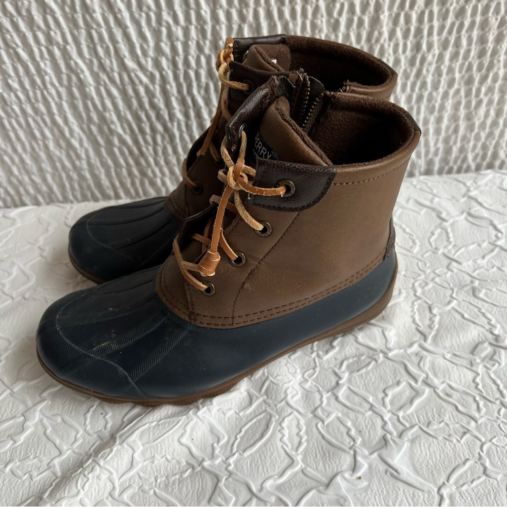 Sperry Women’s 6 6M Brown and Black Casual Duck Boot classic waterproof rain